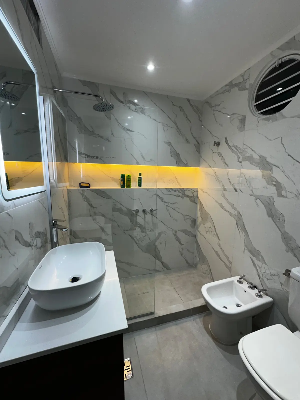 Baño Quirno — Baño en Flores (foto 4)