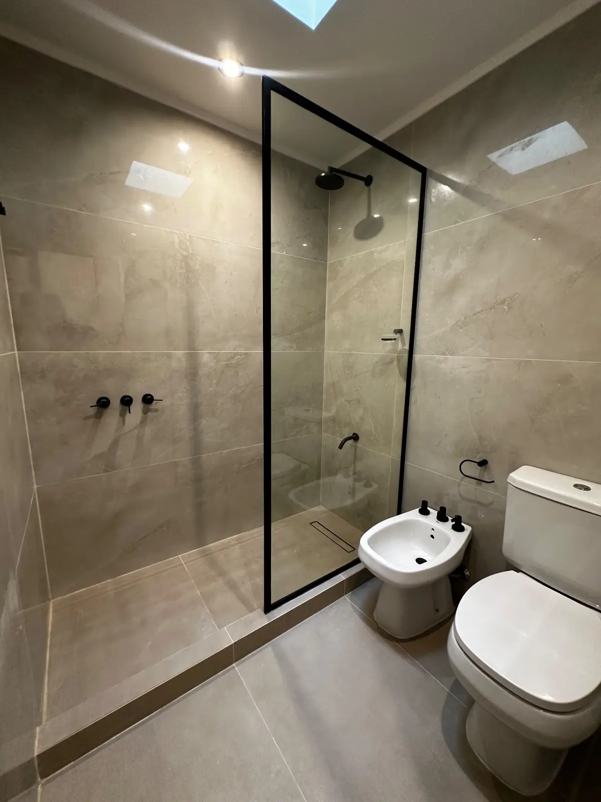 Baño Suite con Antebaño - Andonaegui — Baño en Parque Chas (foto 1)
