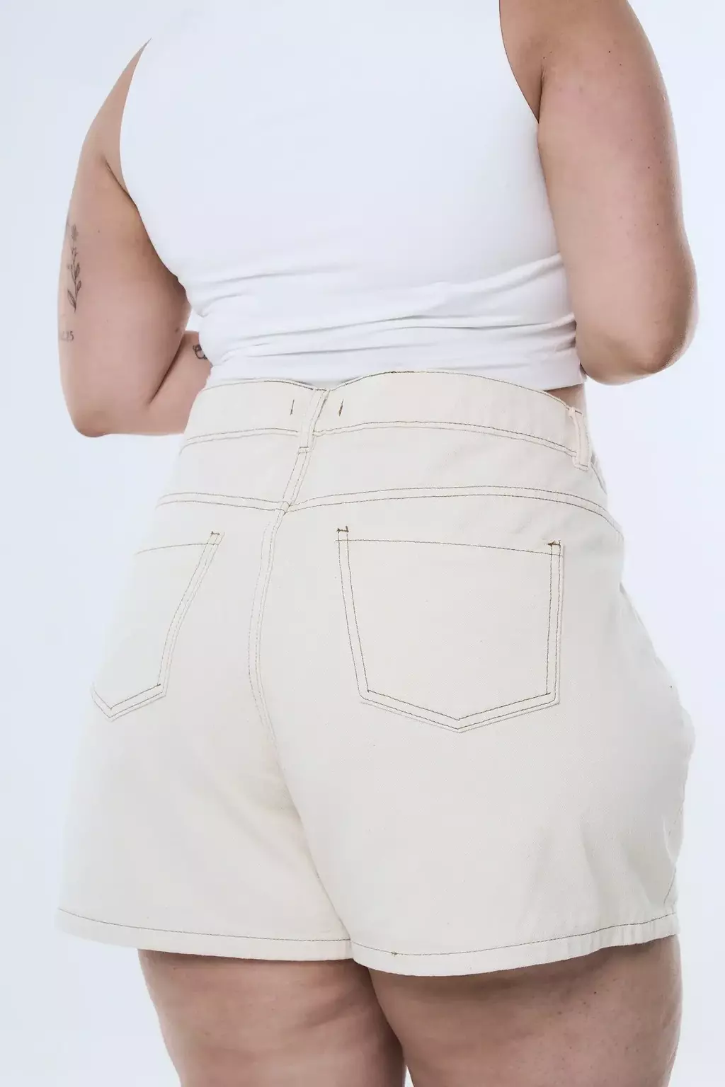 SHORT BEIGE