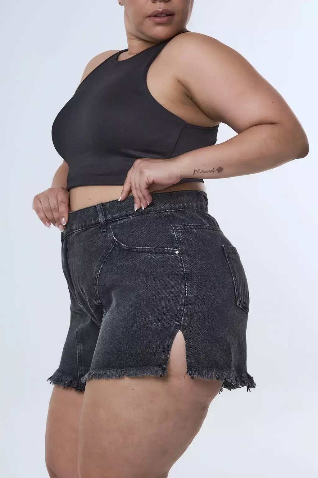 SHORT VELKARIA